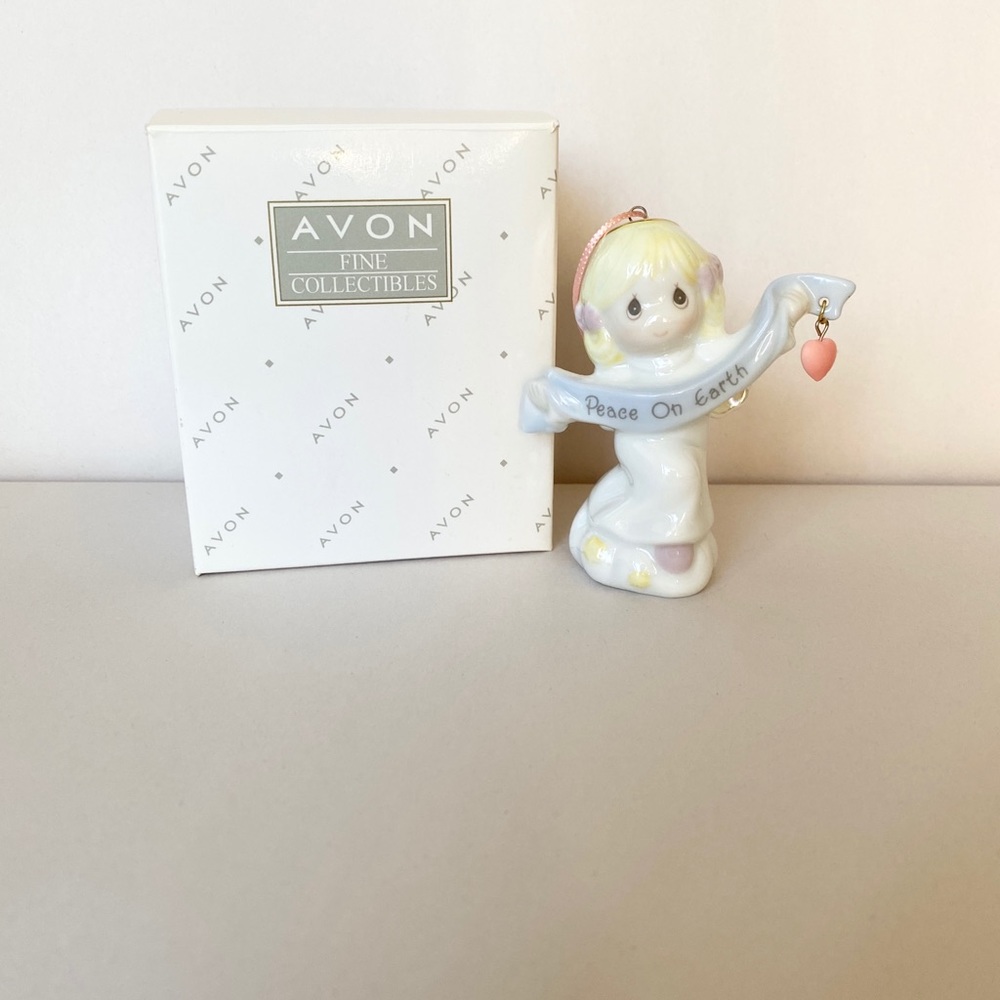 Precious Moments Peace on Earth Angel Holiday Ornament Enesco Avon 1998